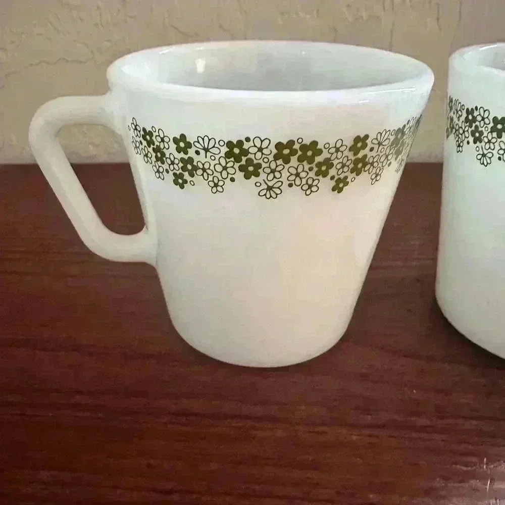 Pyrex Spring Blossom Milk Glass Coffee Mugs Cups Set Of 2 Crazy Daisy Vintage